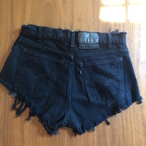 Black Levi’s denim shorts